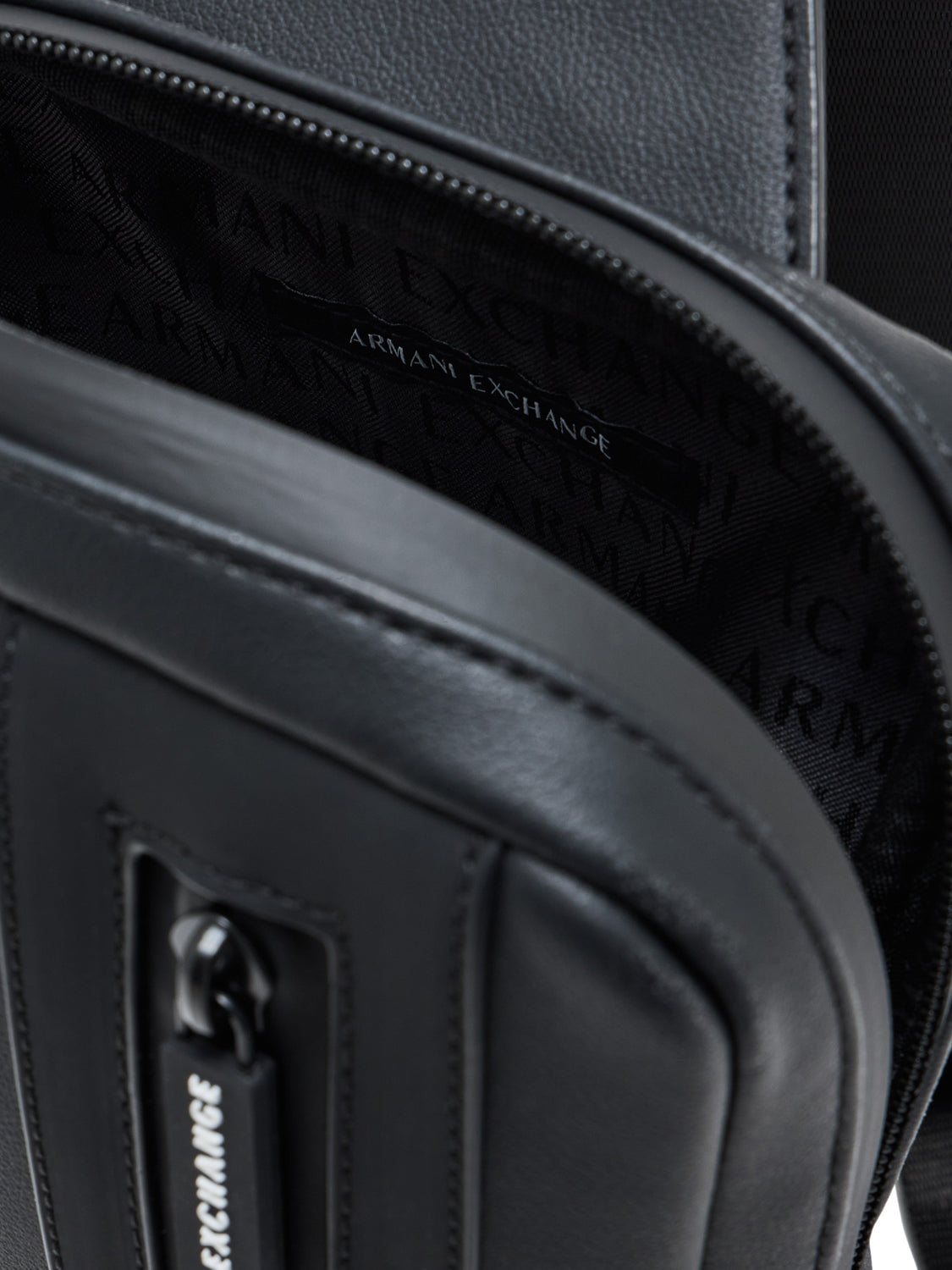 ARMANI EXCHANGE Armani Exchange Zaino In Tessuto Spalmato Con Logo E Tasca Zip - Nero Black / Black
