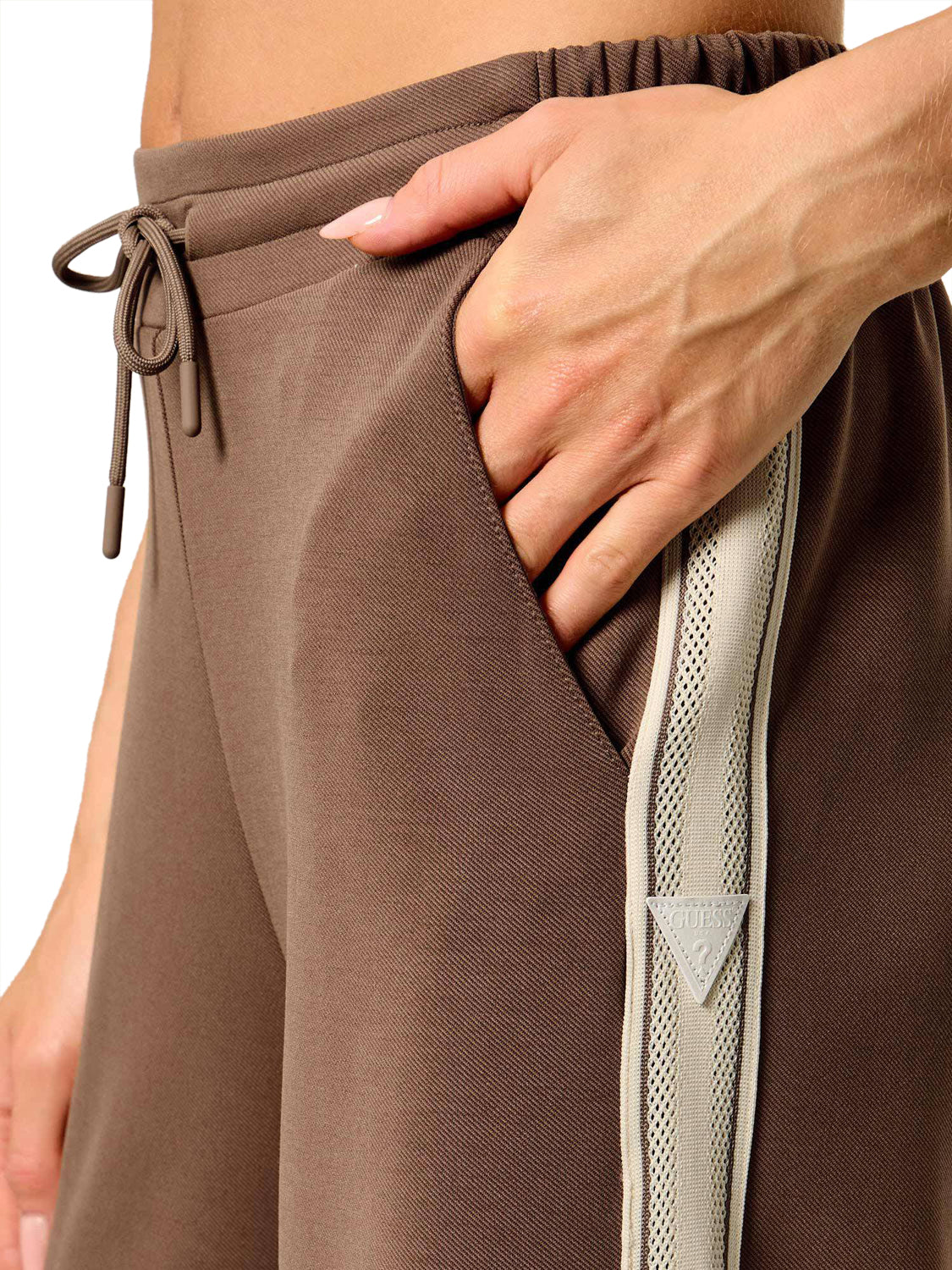 GUESS ATHLEISURE 1 USCITA Guess Pantatuta Merope Taupe Buff Taupe