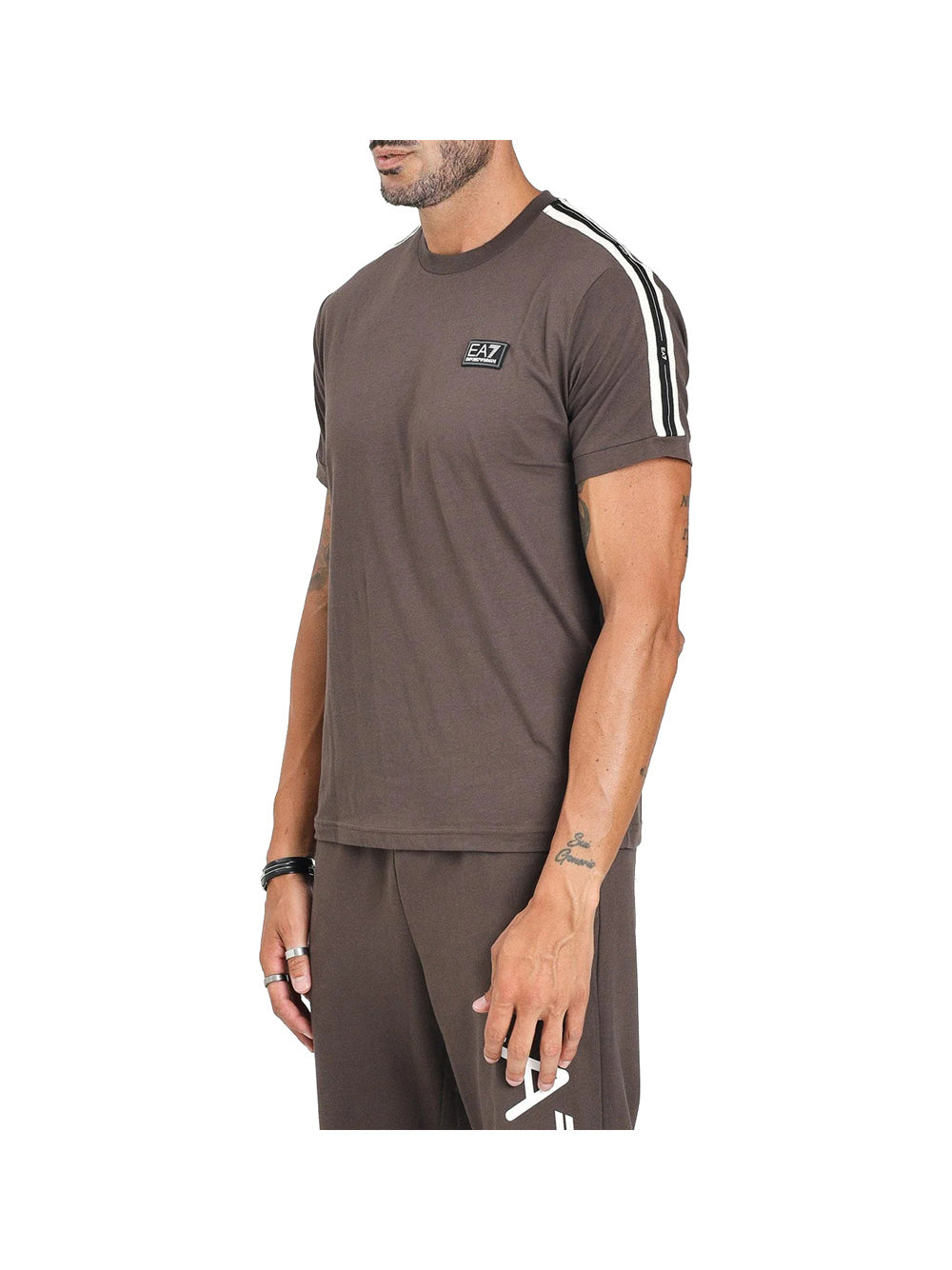 EA7 T-Shirt Ea7 A Manica Corta Marrone Da Uomo Con Bande Logate - Marrone Marrone