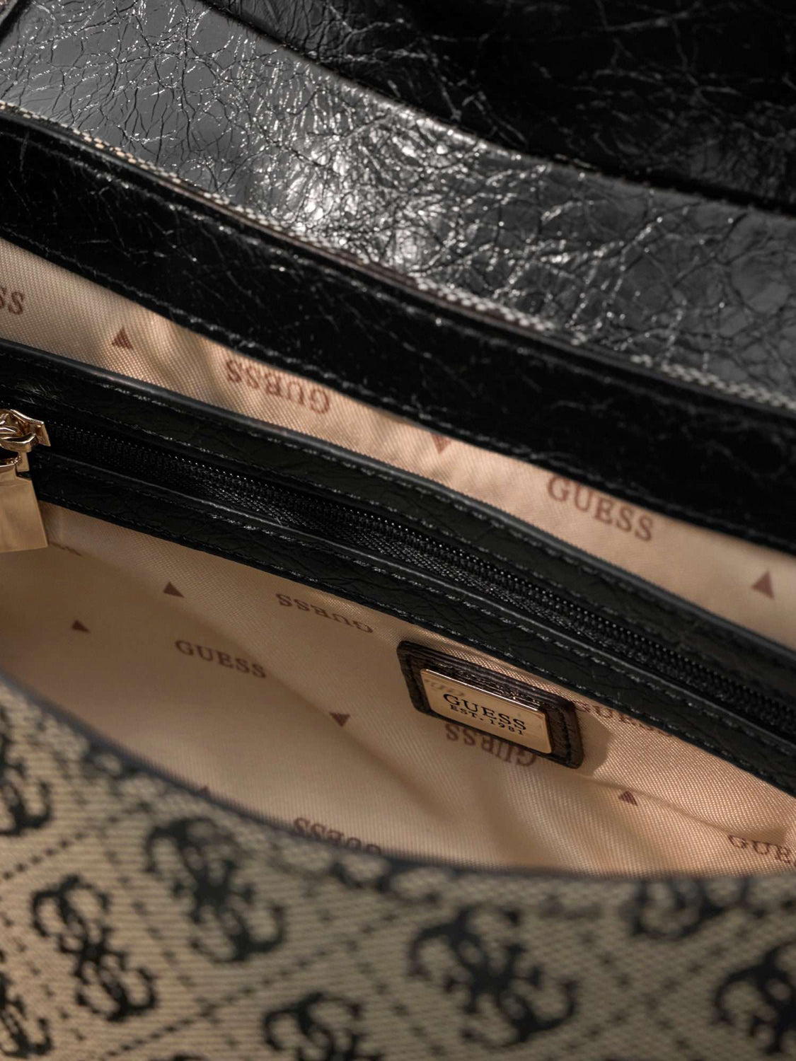 GUESS 2 USCITA Guess Borsa A Tracolla Samantha Flap - Nero Black Logo