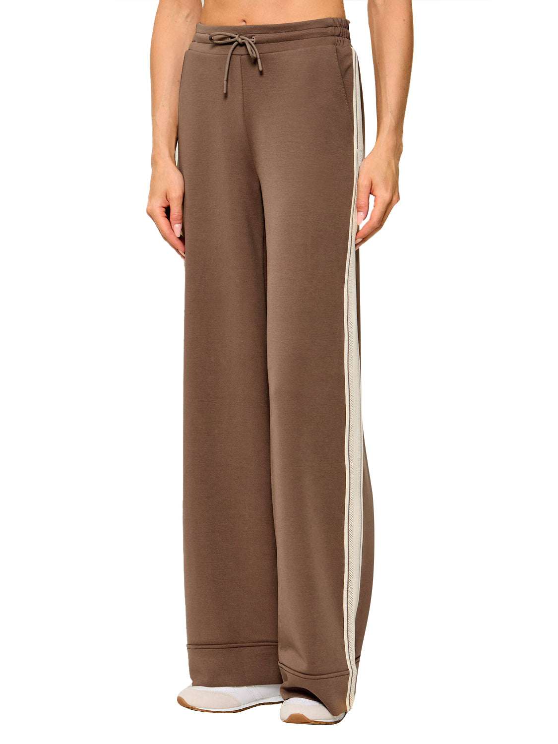 GUESS ATHLEISURE 1 USCITA Guess Pantatuta Merope Taupe Buff Taupe
